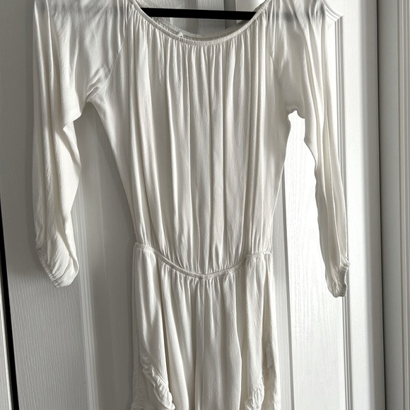 White crepe off the shoulder romper - Picture 3 of 3